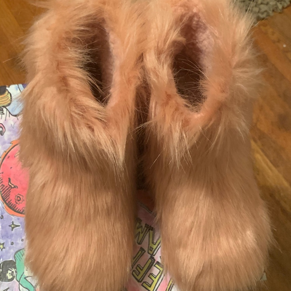 Women’s furry boots